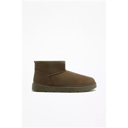 Mini flat ankle boots with faux fur