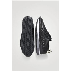 Sneakers runner piel sintética grabada