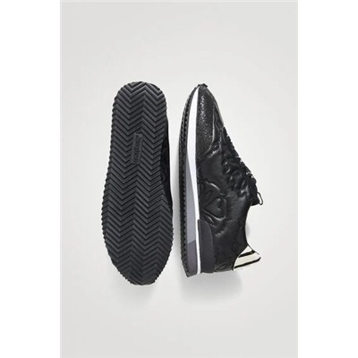 Sneakers runner piel sintética grabada