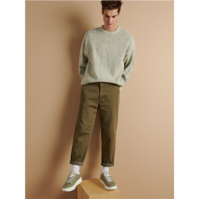 Karottenhose mit schmal zulaufenden Beinen