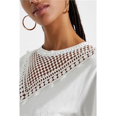 Camiseta bordado pico frontal