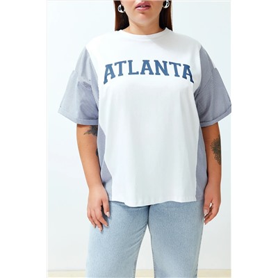 Beyaz Oversize Slogan Baskılı Kolda Çizgili Poplin Detaylı %100 Pamuk Örme T-shirt TBBSS24BF00017