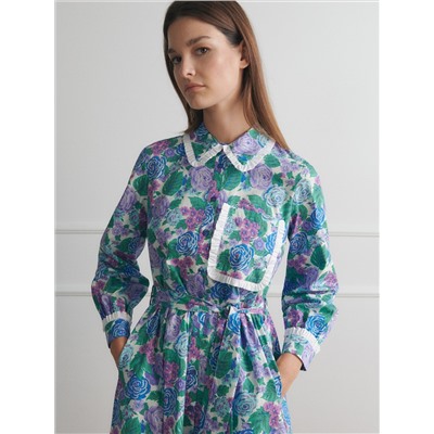 Gemustertes kleid