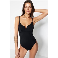TRENDYOLMİLLA Siyah V Yaka Regular Core Mayo TBESS22MA0010