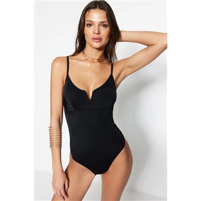 TRENDYOLMİLLA Siyah V Yaka Regular Core Mayo TBESS22MA0010