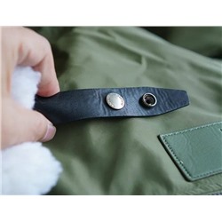 Mackag*e тонкая, но в тоже время тёплая пуховая мужская куртка , отшиты на фабрике из остатков оригинальных тканей бренда,(Цена на оф сайте выше 70 000 )