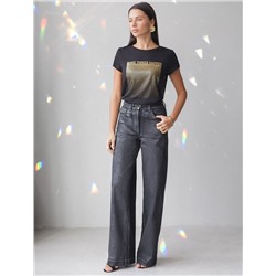 Нарядная футболка с блестящим принтом