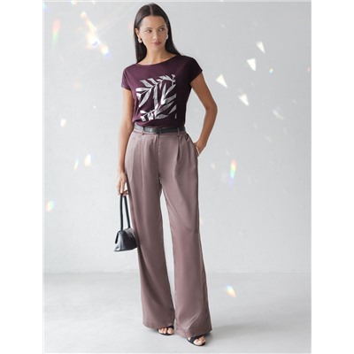 Нарядная футболка с серебристым принтом