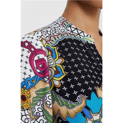 Blusa estampada cuello pico
