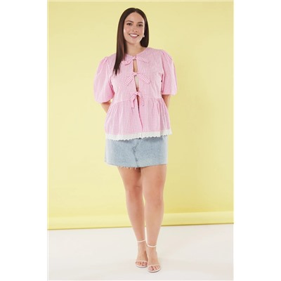 Pembe Ekose/Kareli Fiyonklu Eteği Brodeli Dokuma Büyük Beden Bluz TBBSS25AF00013