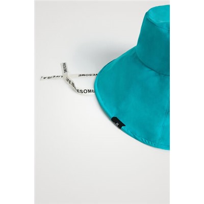 Gorro ala ancha