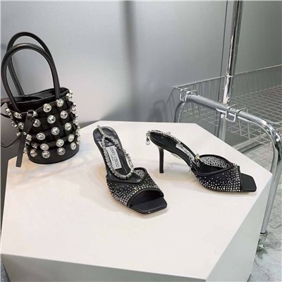 Более открытый вариант босоножек Jimmy Choo   Коллекция: Весна-Лето’24   Материалы: сетка инкрустированная кристаллами Swarovski, стелька из овечьей кожи Высота каблука: 9,5 см