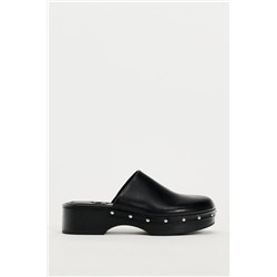 STUDDED CLOGS