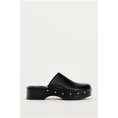 STUDDED CLOGS