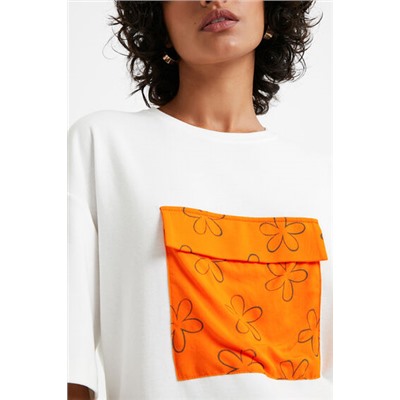 Camiseta bolsillo flores