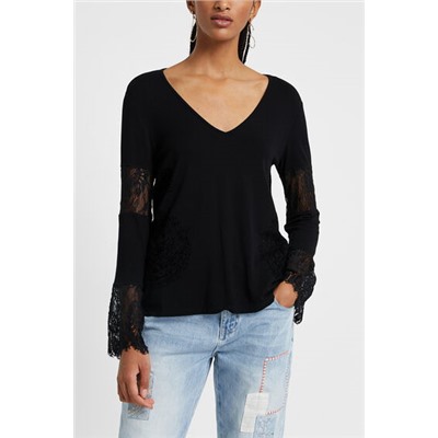 Camiseta básica con encaje