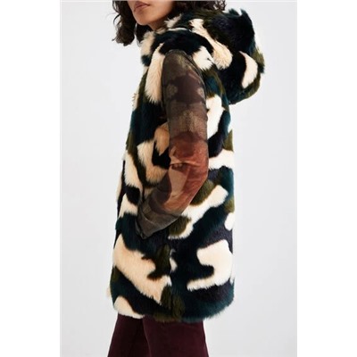 Chaleco peludo animal print bordado