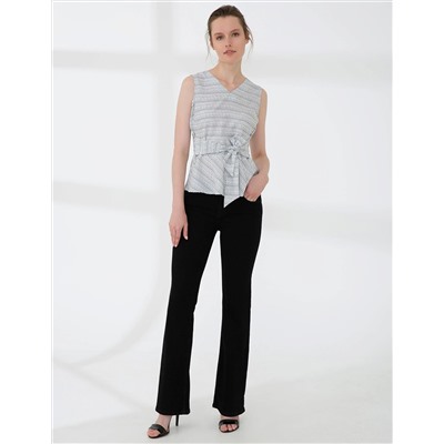 Beyaz Slim Fit Kolsuz Bluz
