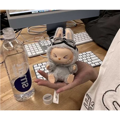 Ну какие милаши 🥰 Набор из 6 штук   LABUBU   6 запакованных коробок с разными игрушками. Какие там неизвестно, но приложили фото, какие должны быть.  Это та самая слепая коллекция, которую пока не откроешь, не узнаешь.