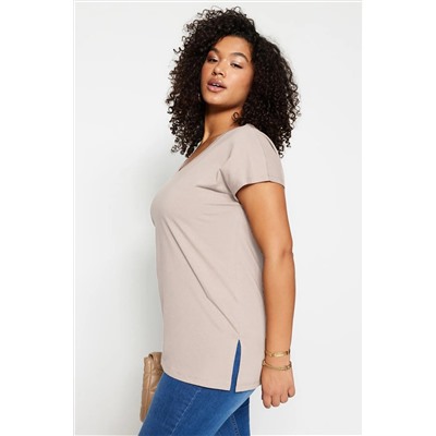 Vizon Boyfriend V Yaka Yırtmaçlı %100 Pamuk Örme T-Shirt TBBSS22BF0036