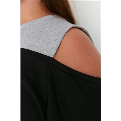 Siyah Bisiklet Yaka Omuz Detaylı İnce Örme Büyük Beden Sweatshirt TBBAW23AO00020
