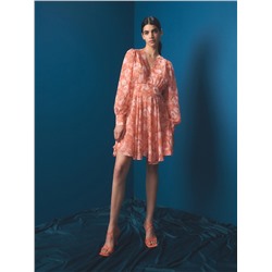 Gemustertes kleid