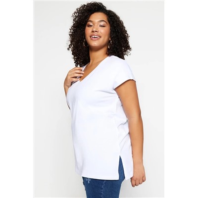 Beyaz Boyfriend V Yaka Yırtmaçlı %100 Pamuk Örme T-Shirt TBBSS22BF0036