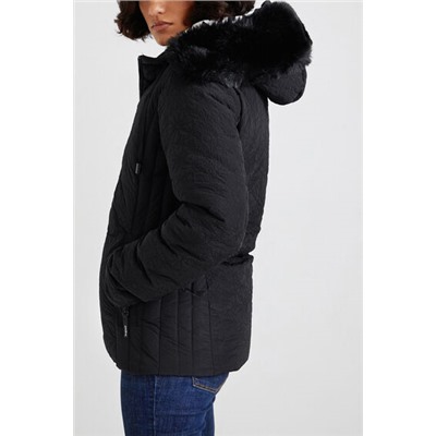 Chaqueta slim acolchada capucha