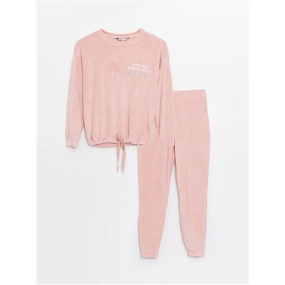 LC Waikiki Bisiklet Yaka Nakışlı Uzun Kollu Kadife Kadın Pijama Takımı, LCW DREAM                                            
                                            Bisiklet Yaka Nakışlı Uzun Kollu Kadife Kadın Pijama Takımı