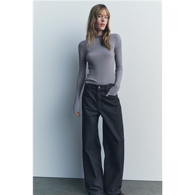 T-SHIRT WITH RIBBED DETAIL