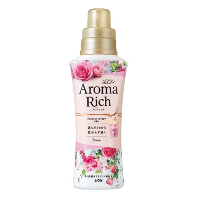 LION Кондиционер для белья Soflan Aroma Rich Diana дезодорирующий с натуральными ароматическими маслами, аромат роз бутылка с колпачком-дозатором 520 мл.