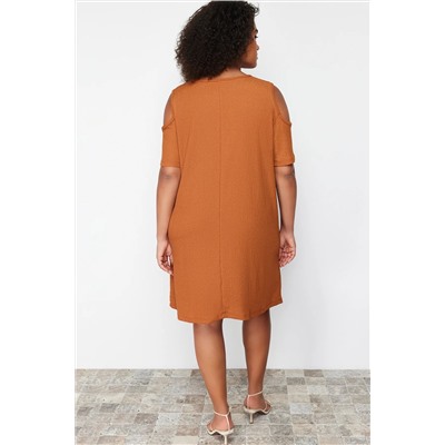 Kahverengi A-line Cut-Out Detaylı Örme Elbise TBBSS22EL2986