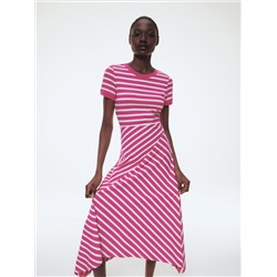 Kleid mit asymmetrischem Unterteil