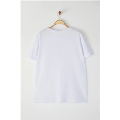 Beyaz Geniş Kalıp Nakış Detaylı Örme Büyük Beden T-Shirt TBBSS22BF00002