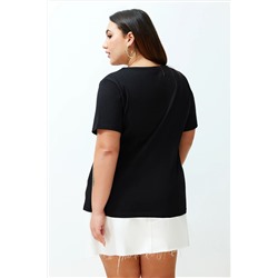 Siyah Boyfriend Çiçek Nakış Detaylı %100 Pamuk Örme Büyük Beden T-shirt TBBSS24BF00029