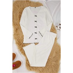 Ekru Beyaz Pamuklu Dantelli ve Kurdele/Fiyonk Detaylı Fitilli Örme Pijama Takımı TBBAW26AI00021