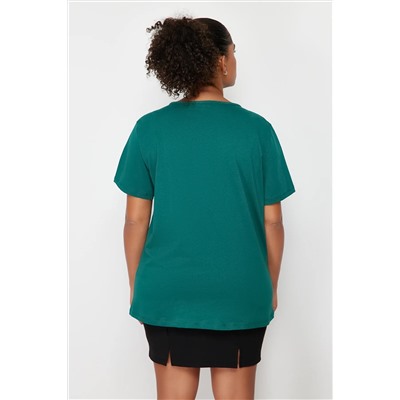 Yeşil Yaka Detaylı Boyfriend Fit %100 Pamuk Örme Büyük Beden T-Shirt TBBSS22TS1027