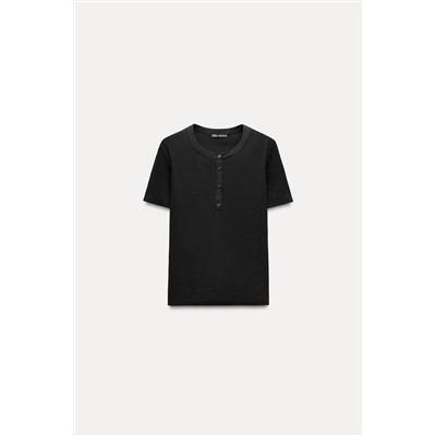 RIBBED T-SHIRT WITH BUTTONS