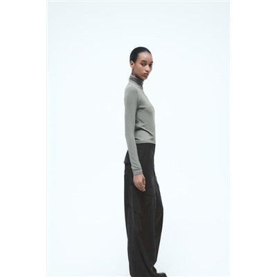 TURTLENECK T-SHIRT