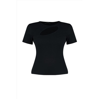 Siyah Fitiili Cut-Out Detaylı Crop Örme Bluz TBBSS22AF00020
