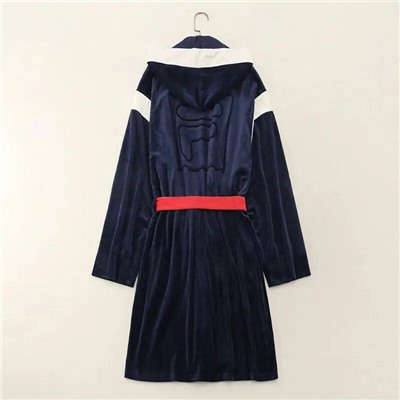 Отличный домашний халат с капюшоном  FIL*A