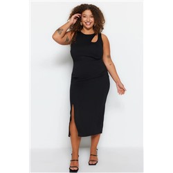 Siyah Vücuda Oturan Cut-Out Detaylı Yırtmaçlı Örme Elbise TBBSS23AH00192