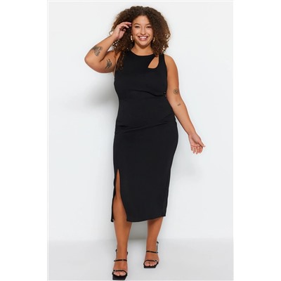 Siyah Vücuda Oturan Cut-Out Detaylı Yırtmaçlı Örme Elbise TBBSS23AH00192