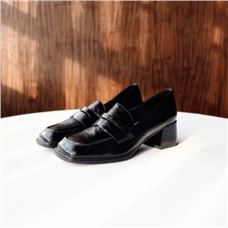 Женские кожаные туфли  с процарапанным вручную узором  Respec*t