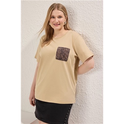 Bej  Oversize Animal Baskılı Cep etaylı %100 Pamuk Örme Büyük Beden T-shirt TBBSS24BF00059