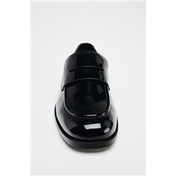 PATENT EFFECT LOAFERS