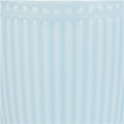 Tasse mit Reliefmuster