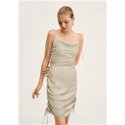Vestido satinado fruncido -  Mujer | MANGO OUTLET España