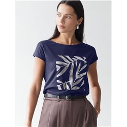 Нарядная футболка с серебристым принтом