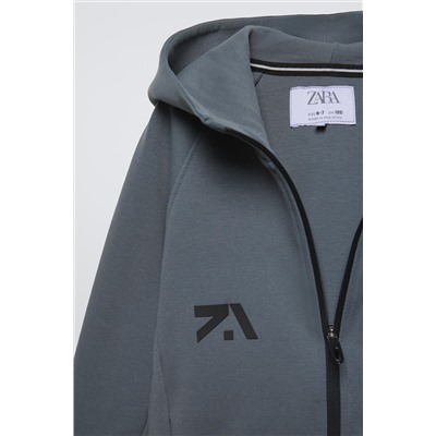 EMBOSSED SPORTY SWEATSHIRT